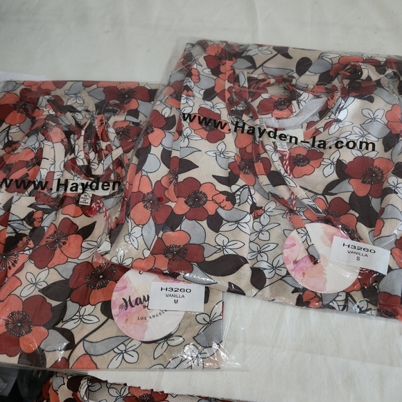 Hayden Los Angeles Floral Sleeveless Dress NWT Sizes S,M,L Available - Picture 4 of 10